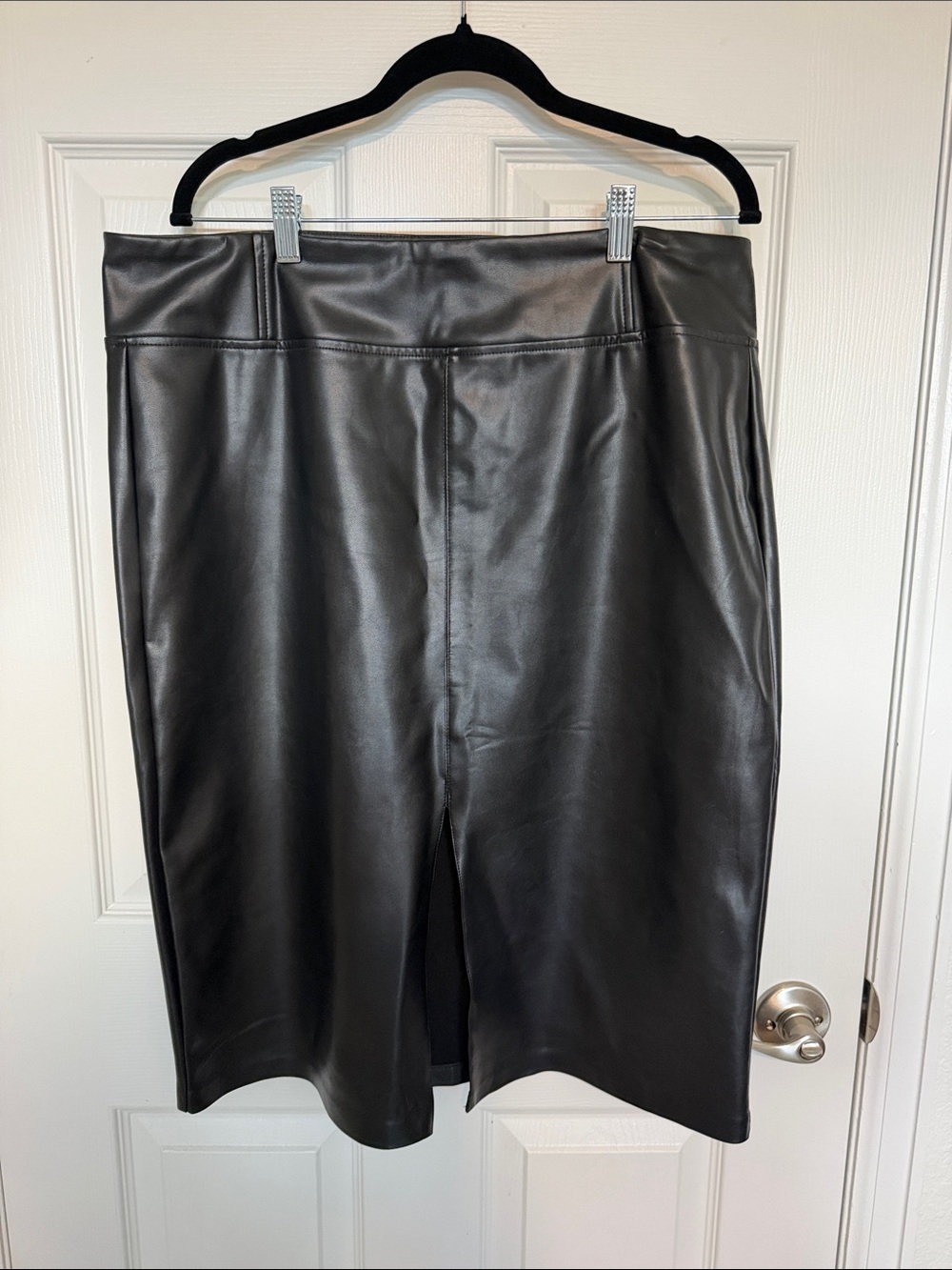 Laundry By Shelli Segal Black Faux Leather Pencil Skirt with Front Slit